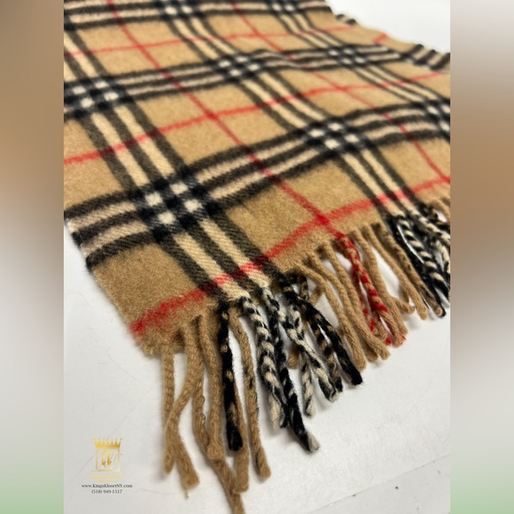 Burberrys scarf - Picture 2 of 8
